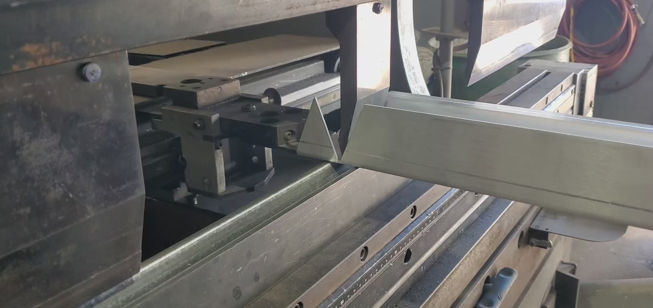 Bending aluminum frame for camper shell